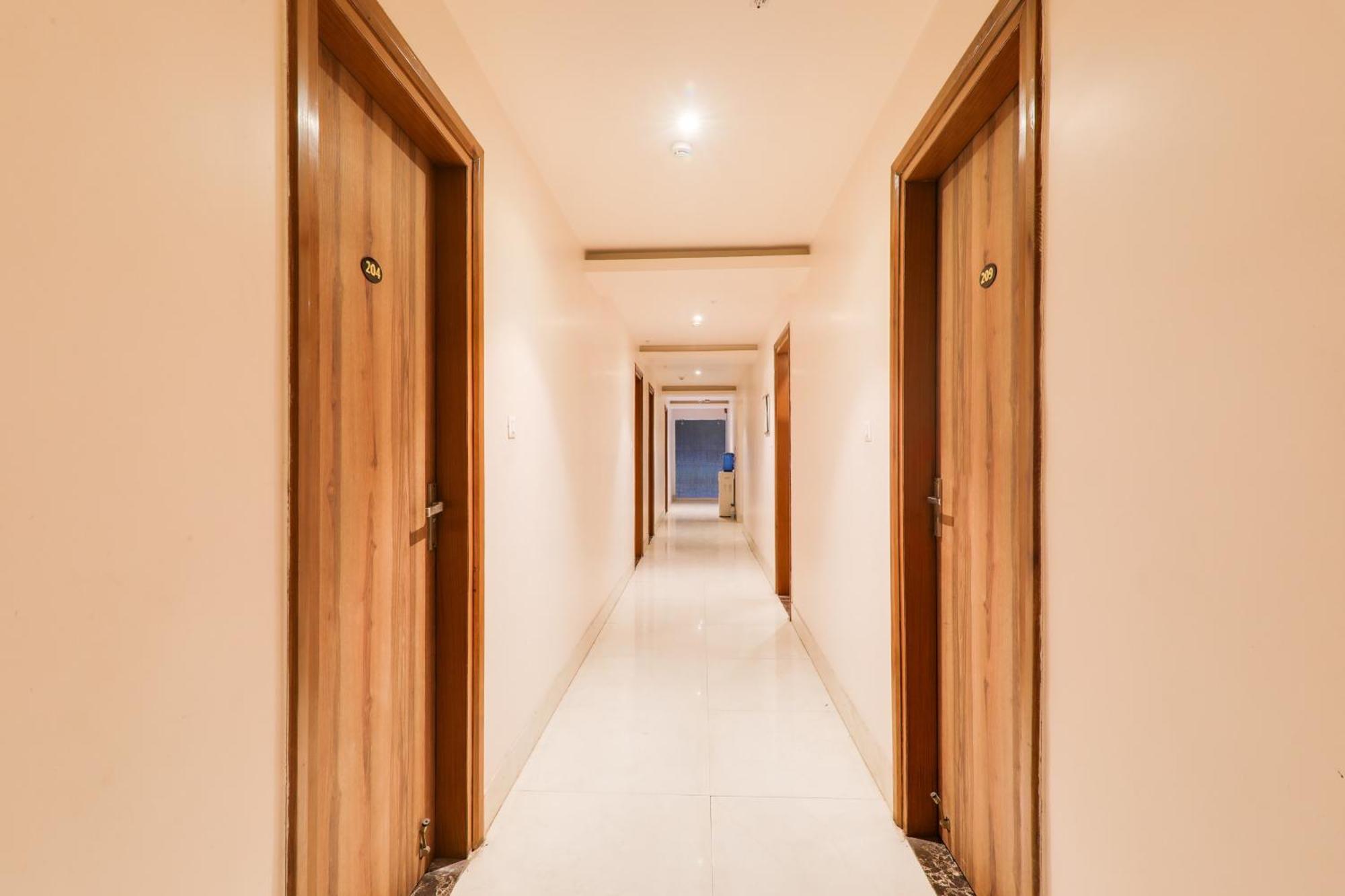 Super Townhouse Viraj Khand Formerly Veridian Inn Chinhat 외부 사진