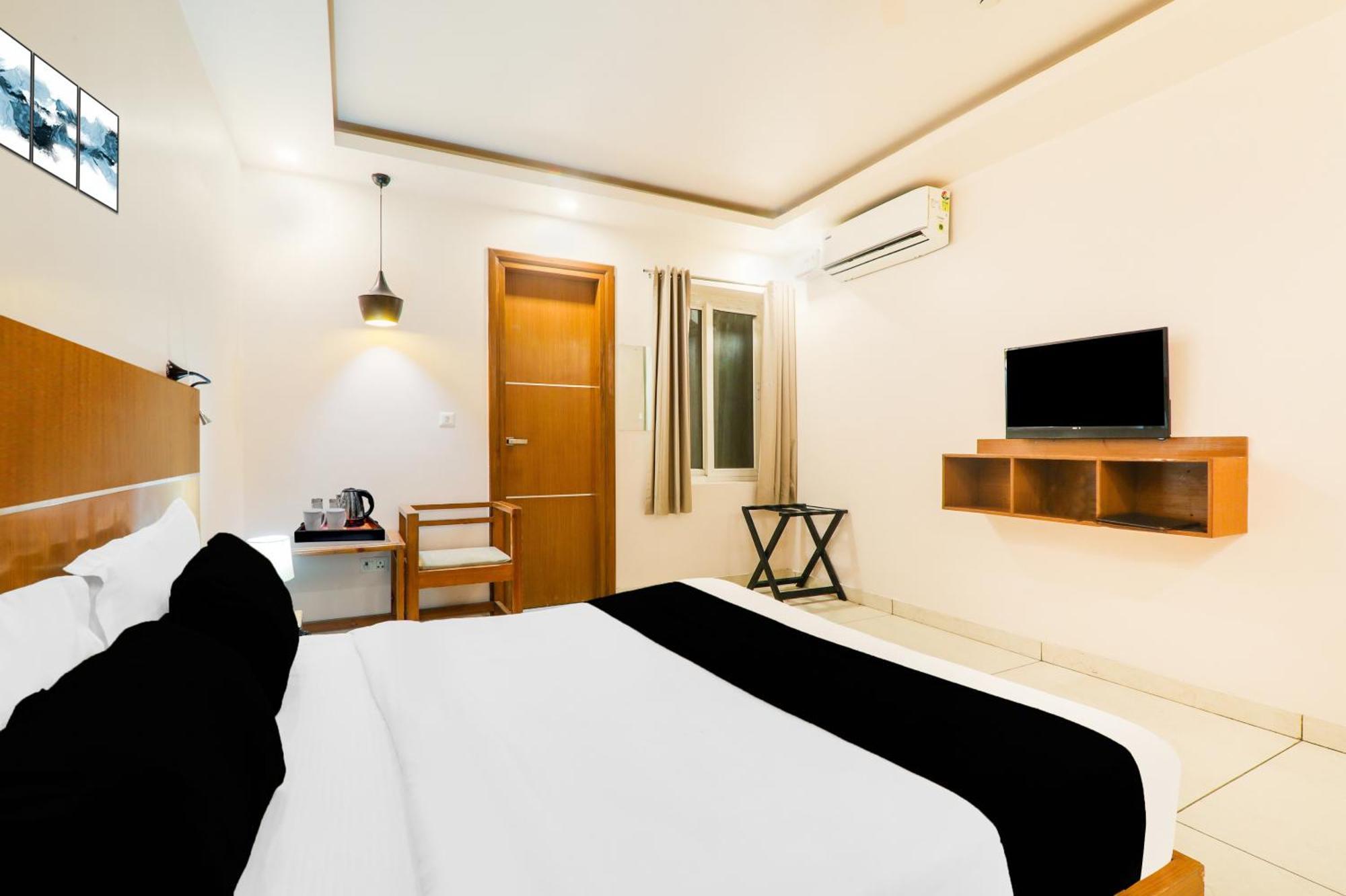 Super Townhouse Viraj Khand Formerly Veridian Inn Chinhat 외부 사진