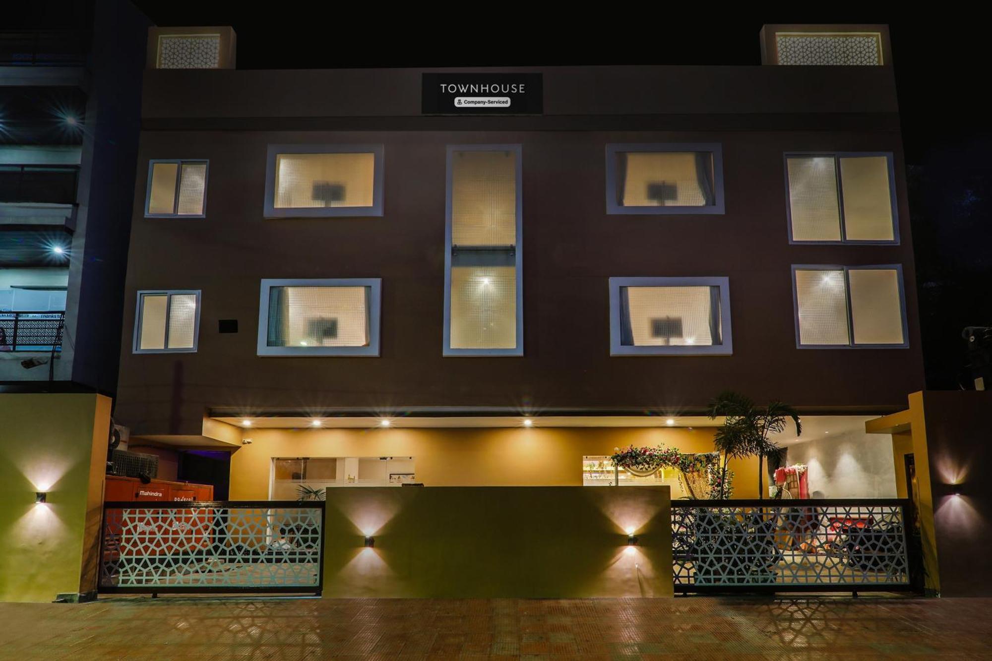 Super Townhouse Viraj Khand Formerly Veridian Inn Chinhat 외부 사진