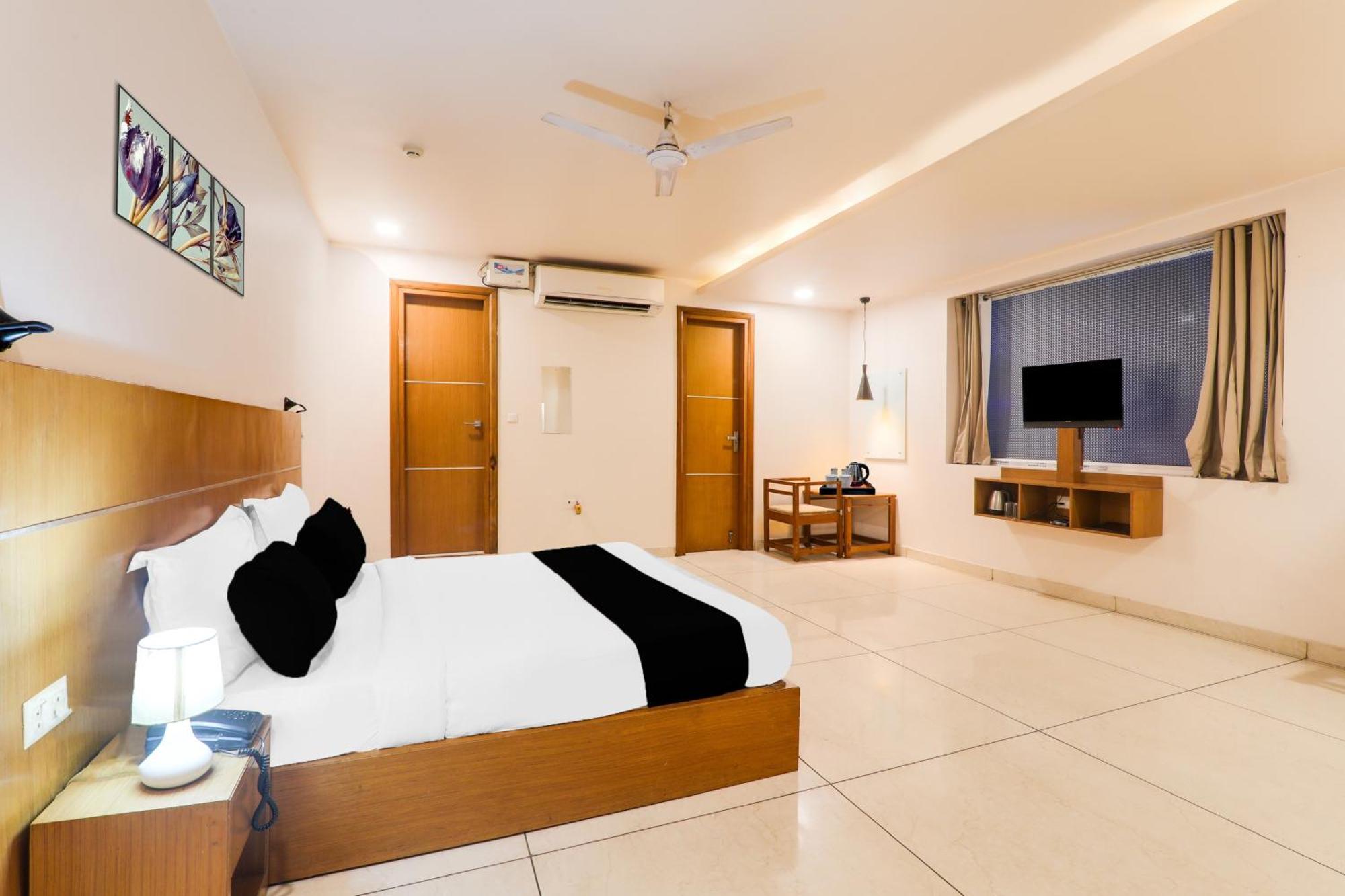 Super Townhouse Viraj Khand Formerly Veridian Inn Chinhat 외부 사진